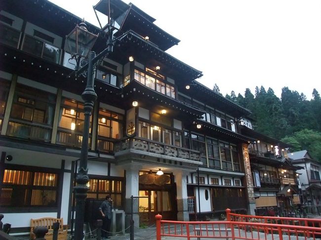 ガス灯がともる夜もいいけど、人の少ない夕暮れ時はとってもおすすめです。