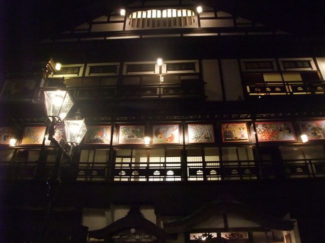 絵もライトアップされていました。