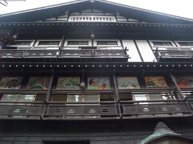 絵はよく見ると12か月の行事が描かれていました。