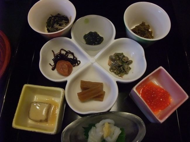 朝御飯です。<br />和食か洋食か選べたので、一つずつ両方頼みました。<br />こちらは和食。