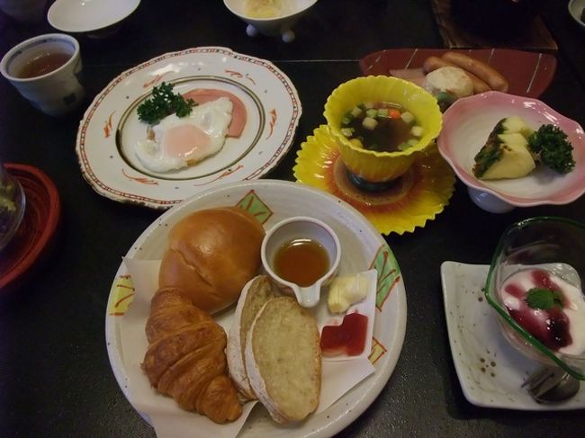 こちらは洋食。<br />和食の方が豪華でした。