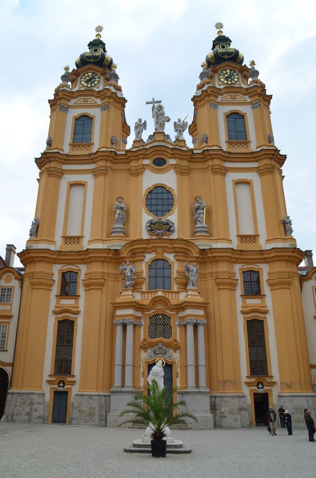 修道院付属教会のファサード