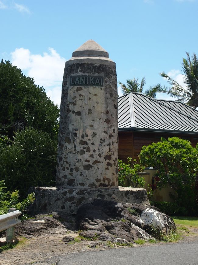 おぉ〜これがラ二カイビーチの入口。<br />車では通っていたのにスルーしていたわ。