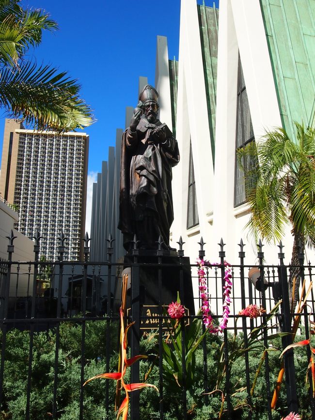 こちらが聖オーガスティンの像