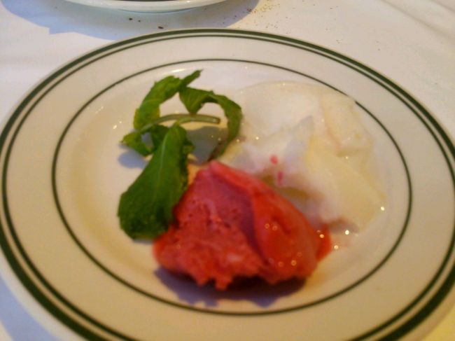 最後にJCB特典でアイスを無料で頂きました(^O^)<br /><br />次の旅行記へ続きます。<br /><br />http://4travel.jp/travelogue/11011190<br />JALで行くホノルル☆☆☆アラモアナ集合から始まる☆☆☆4tra women3人旅≪4≫カカアコ、アランチーノ、初ロミロミ体験♪そして Aloha Mahalo!(2015年6月)