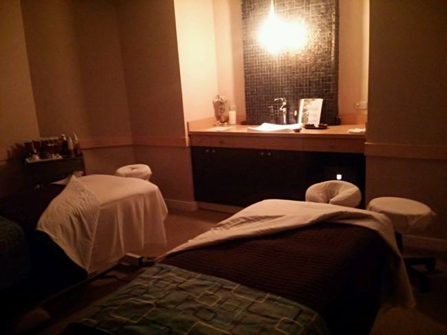 カップルで・・・(カップルじゃないけど)<br />二人ほぼスッポンポン(下は穿いてる)になり・・・<br />あっという間のロミロミ1時間コース。<br />もっと長くすれば良かった〜。<br /><br />私の担当者、かなり上手です。<br />Yちゃんより1.5倍ある私の身体、大変でしたでしょうね(>_<)<br />でもYちゃんと料金一緒!<br />何だか得した気分(笑)