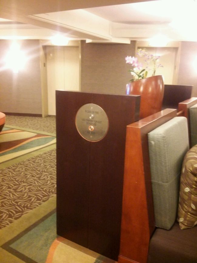 シェラトン噂のエレベーターのボタンね。<br />事前に旅行記で知っていたので探さなくて済んだ〜