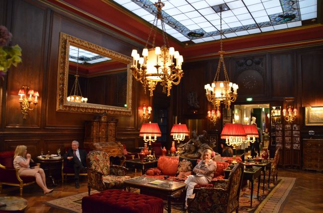 ザッハーホテルのロビー