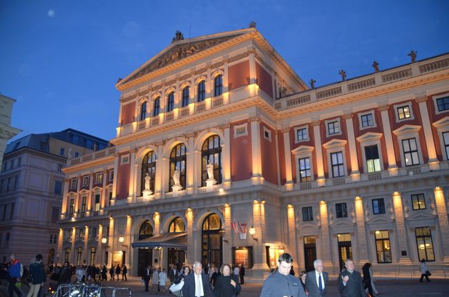 9時を過ぎても薄明るいウィーン