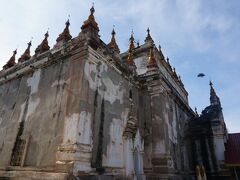 「マヌゥーハ寺院」

外観はそれほど美しくない
と、地球の歩き方に書かれちゃってます。