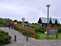 原生花園駅にやって来ました
途中でいろいろと寄り道をしてしまっていたせいもありますが、普通ですと北浜駅〜原生花園駅までは歩いて１時間ちょっとのところが、当日は２時間以上もかけて釧網本線沿いの風景を満喫してしまいましたｗ