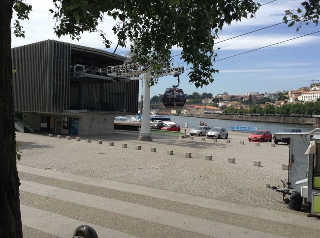 CALEM の近くにゴンドラ乗り場があって、高台の General Torres (ジェネラル・トーレス)駅の方まで行っているようです。<br /><br />（乗っていないので確かではありませんが・・）