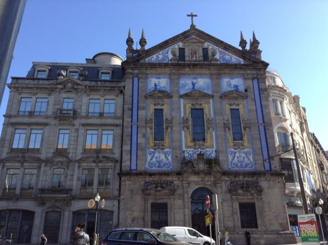 翌日もポルト市内観光はツアーバスで周りますが、<br />バスに乗る前にサン・ベント駅に行ってみました。<br /><br />