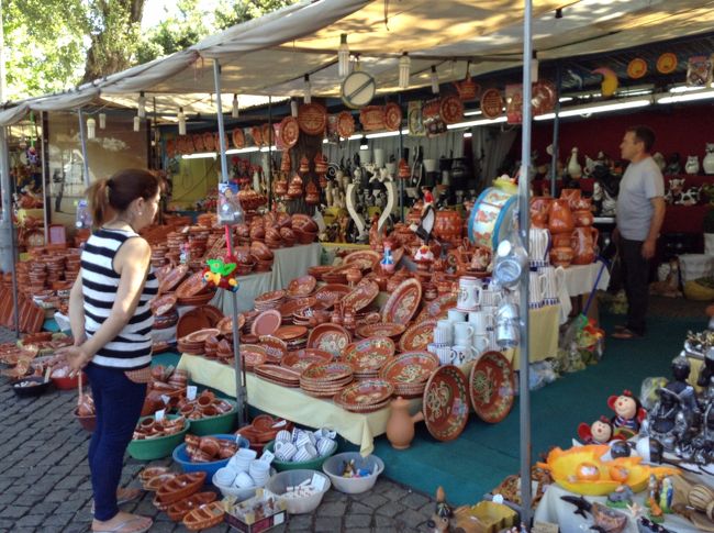 お土産はこういう所で安く買えます。