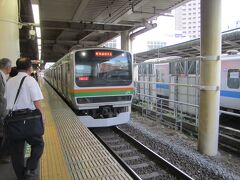 藤沢駅にて。東海道線小田原行き。