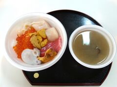 朝ご飯は古川市場のっけ丼
http://www.aomori-ichiba.com/nokkedon/
イクラ、ホタテ、ウニ、鮪（大トロ）、しじみ汁にごはんで1300円　
☆くどうホタテ店さんのホタテ、ヒモ付で身が厚く、とても美味しかった。