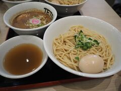 バターでパンケーキを食べたかったけれど、そこそこ並んでいたのでフードコートのTETSUでつけ麺。

キッザニアの領収書を見せると、大盛りか味玉の無料サービス。