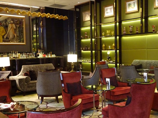 ここではパイナップルジュースをいただきました。このラウンジは１Fにあるので、人通りが多いですが、ラウンジを利用する人は少なく、とても落ち着いた空間です。