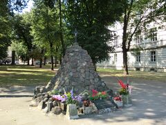 ソ連時代の秘密警察ＫＧＢにより、犠牲となった大勢の方々の慰霊碑です。