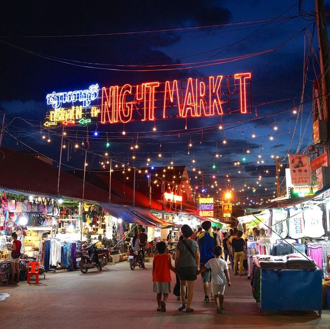 夕食が早めだったので、食後の散歩を兼ねて、ナイトマーケットを散策。<br />ちょっとだけ強引で笑えるマッサージの客引きにあったり、買い物をしたりした後、数人で足マッサージを受けて帰りました。
