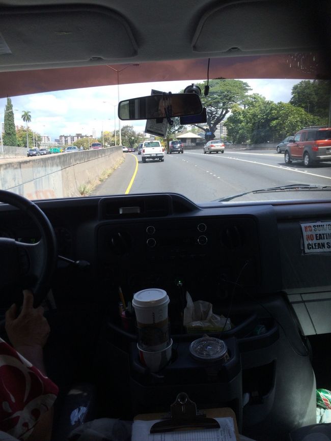 HISの無料ツアーで、向かいました。<br />写真はH1からの車窓です。<br />5人だったからなのか、他の乗客はいなく貸し切りでした。