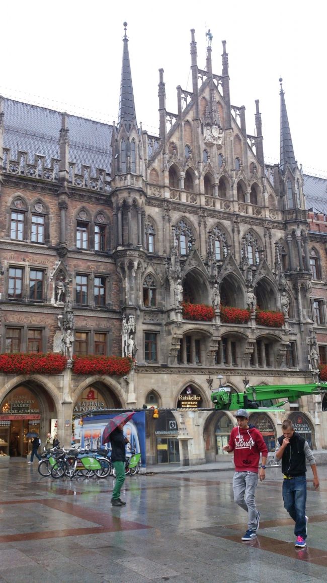 今年の花は赤いサフィニアでした。<br />