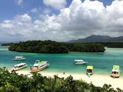 石垣島に移動してレンタカーを借ります♪

天気が微妙になってきましたが、川平湾は絶対に外せれないので直行しました〜♪