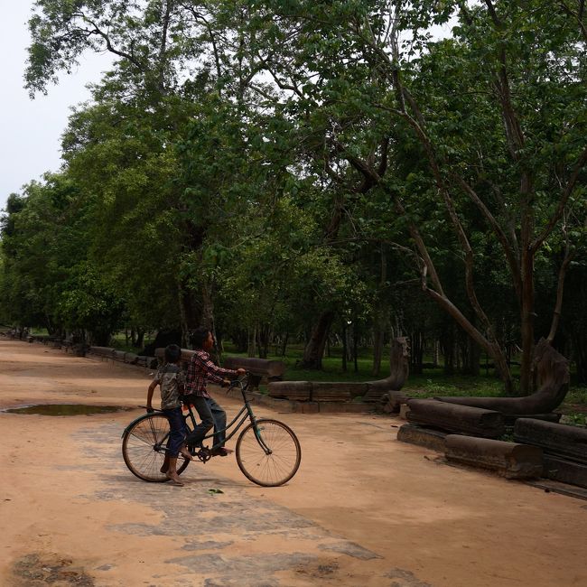観光中、売り子の子供達も多かったけど、楽しそうに遊んでいる子供達も多かったです。<br />みんなイイ笑顔でした。
