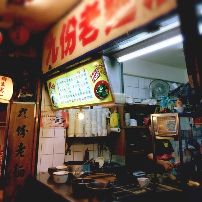 台北市内へ戻る前に軽く腹ごしらえをしようと思い、牛肉麺が食べられる店へ。