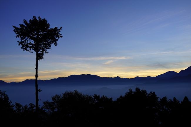 四日目は早起きして、列車に乗って御来光を観てきました。<br />やっぱ朝日は気持ちが良いです。