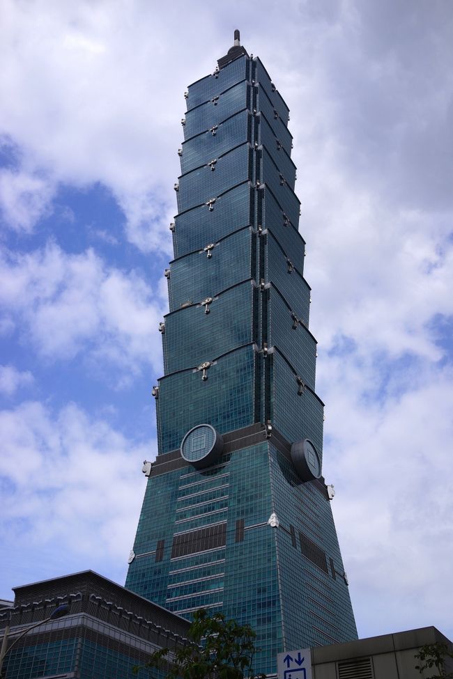 台北101では展望台フロアで昼間からビールを頼み、台北の街を見下ろしながら、ノンビリ。