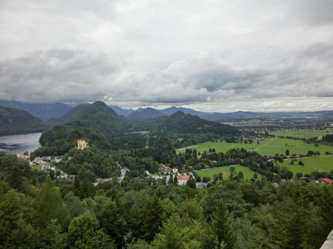 お城のテラスからの景色は絵画のようでした。