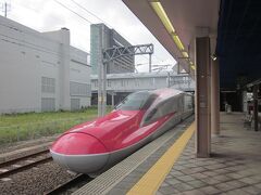AM9：12発の秋田新幹線「こまち14号」に乗車します。
平日なので社内はがらがらでした。