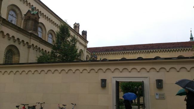 庭園戻れば良かったのにね!<br />レジデンツを時計回りに歩いてきた。