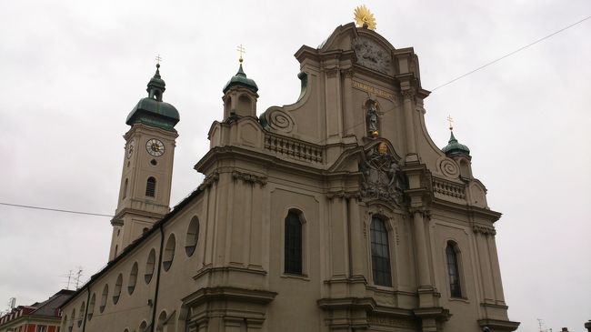 精霊教会を見学。<br />相談の結果、ドイツ国立博物館へ行く事になった。<br /><br />欲しかった果物が常設市場で買えて良かった（^^ｖ<br /><br />タクシーでドイツ国立博物館へ。