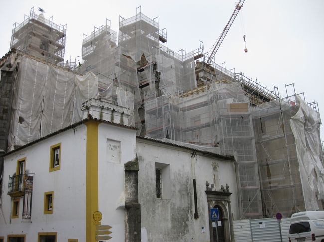 サン・フランシスコ教会は全面修復中、本当に残念。<br />