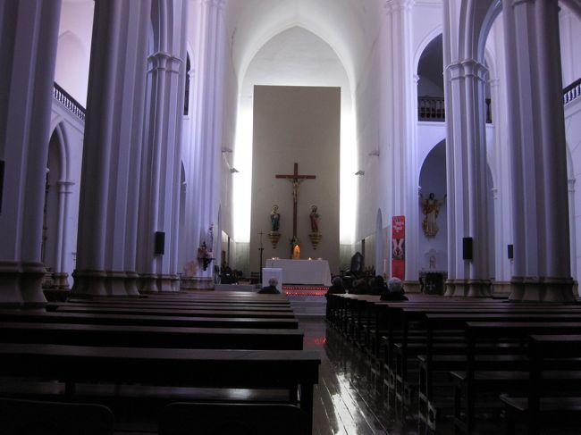 中に入ってみる。<br />楚々として何ともすがすがしい雰囲気です。