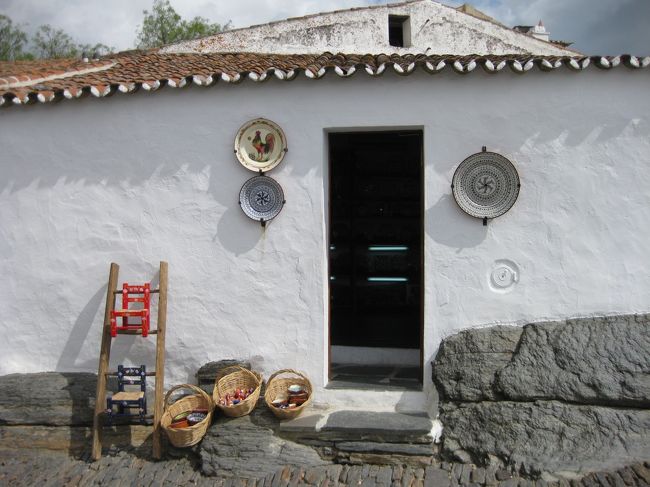 門を入ってすぐのお土産屋さん。