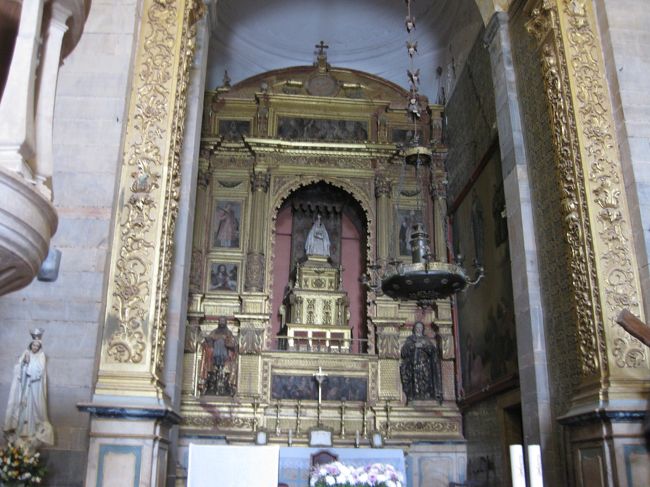 先程は素通りした聖母教会に入ってみました。