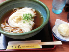 もり家のうどん。半熟卵の天ぷらをつけました。