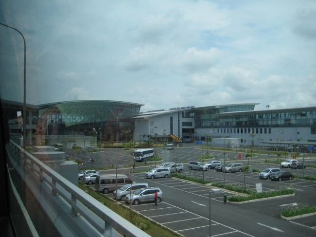 帰国の途へ。<br /><br />途中、ギャラクシーホテルで残りのツアー客をピックアップして、空港に着いたのは１１時半。１４時の便なので随分な余裕。