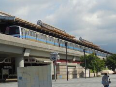 ホテルから徒歩10分くらいで待ち合わせ場所の圓山駅に到着。駅前広場が広い駅だ。