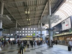 今回のスタートポイント、品川駅です。東海道新幹線を始め、都内から西へ向かうための交通の要衝として位置づけられるターミナル駅。リニアの始発駅も品川駅になるんですよね。