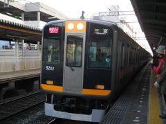 もうお馴染みとなった、阪神の9000系に乗って、鶴橋へ。
目的地は吉野ですが、今日はあべの橋から旅を始めます。