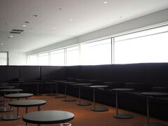 最近、成田空港ばかり利用していたので羽田空港の便利さを痛感。
久しぶりにJALのラウンジに入りましたがやっぱり良いですね〜。
でも、旅行だけでサファイアは無理。。。