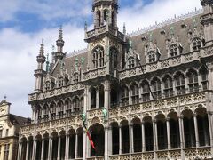 後期ゴシック建築の王の家です。

王の家と呼ばれていますが、王様が住んだことはなくパン市場だった。

現在は市立博物館になっています。
