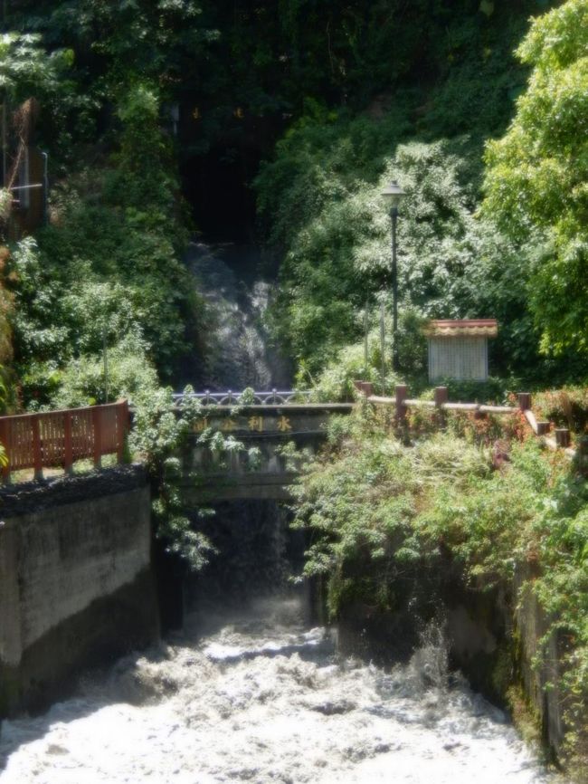 三地門・水門橋から水利公園内の遊歩道を歩いて台湾原住民族文化園區に向かいました<br /><br />＊案内板が無いので入口が分かりずらいので、地元の人に聞きました、親切に教えてくれましたの助かりました、おかげで近道して行けました。