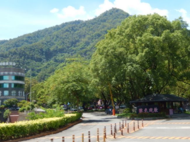 台湾原住民族文化園區入口、大きな駐車場があります