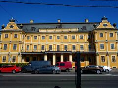 これはメンシコフ宮殿。
現在はエルミタージュ美術館の分館として利用されている。