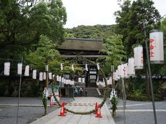 京都でも賀茂氏の「賀茂神社」と並んで古くから（平安京遷都の遥か昔）から鎮座する秦氏の「松尾大社」です。式内社（名神大社）で、二十二社（上七社）の一社でもあります。